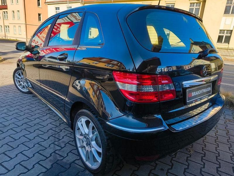 Gebraucht Mercedes B180 116 PS (85 kW) 2010 Schwarz Van / Kleinbus