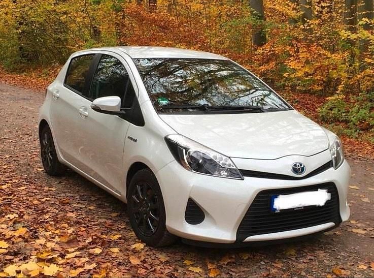 Weiß Gebraucht 2013 Toyota Yaris Kleinwagen | 9.500 € (Fairer Preis) - Bild 1/4