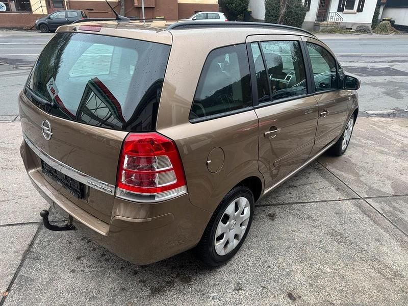 Gebraucht Opel Zafira 150 PS (110 kW) 2013 Braun Van / Kleinbus