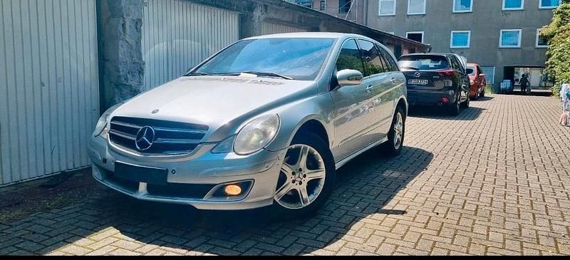 Silber Gebraucht 2006 Mercedes R320 Van / Kleinbus | 3.300 € (Etwas zu teuer) - Bild 1/4