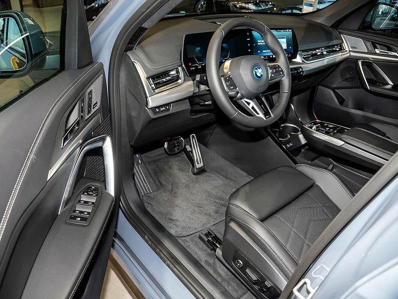 Neu BMW iX1 Performance 150 kW (204 PS) 2026 Individual storm bay SUV