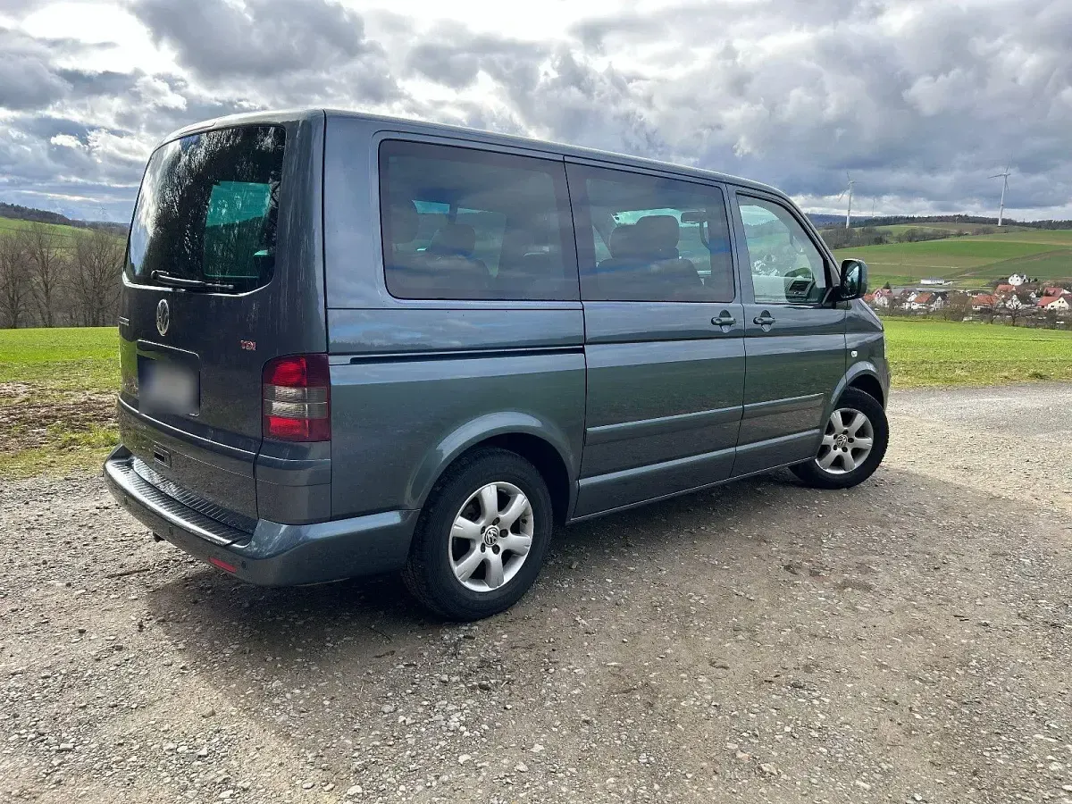 Gebraucht VW Multivan 174 PS (127 kW) 2009 Grau Van / Kleinbus