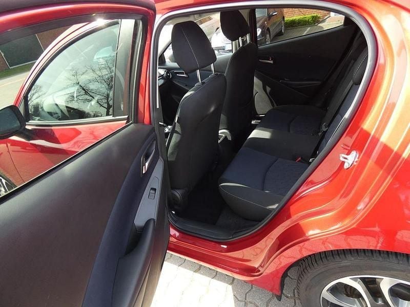 Gebraucht Mazda 2 Nakama 90 PS (66 kW) 2016 Rubin rot (metallic) Limousine