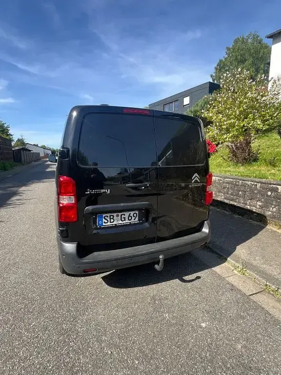 Käytetty Citroën Jumpy 177 HP (130 kW) 2021 Musta Tila-auto