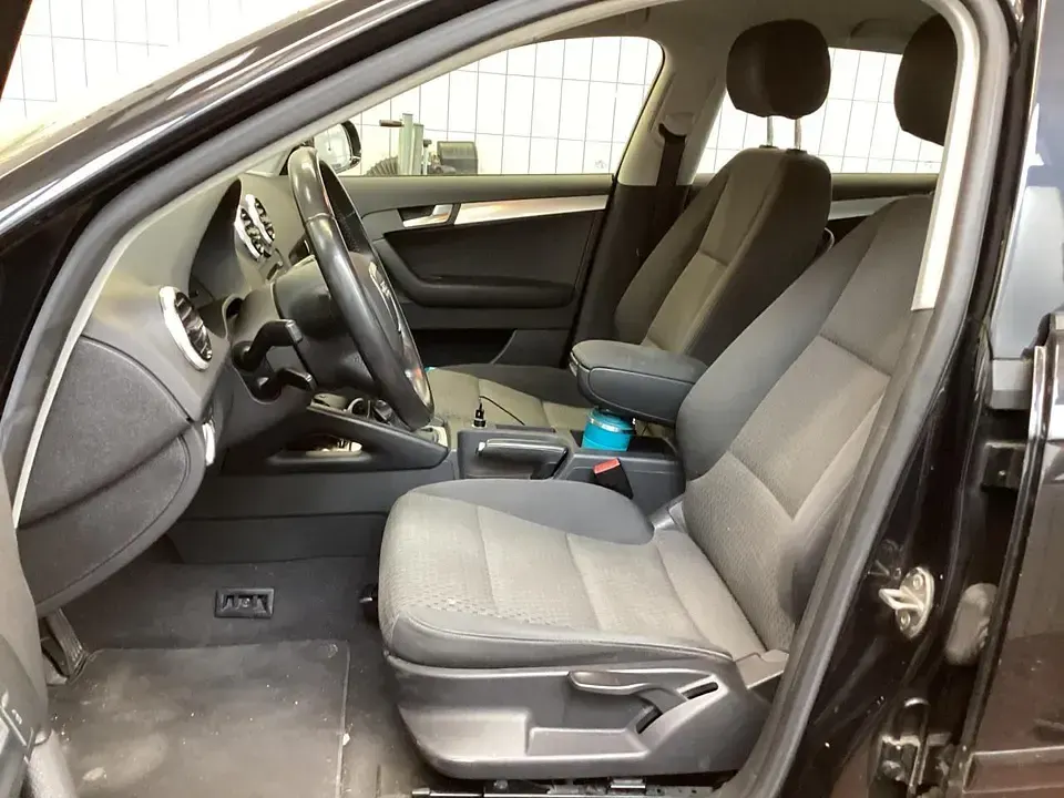 Używany Audi A3 Ambiente 105 KM (77 kW) 2010 Czarny Hatchback