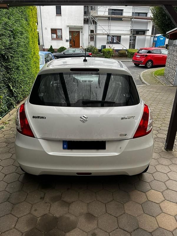 Gebraucht Suzuki Swift 94 PS (69 kW) 2012 Weiß Kleinwagen