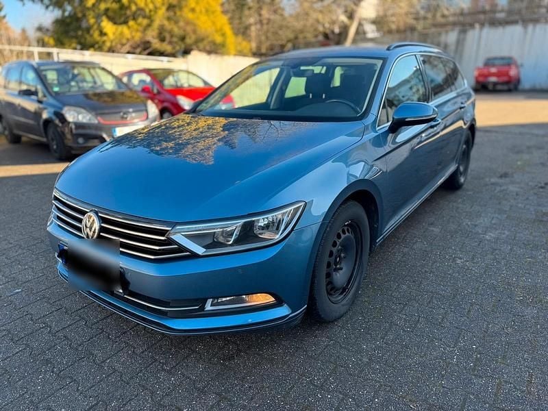 Blau Gebraucht 2017 VW Passat Kombi | 6.999 € (Superpreis) - Bild 1/4