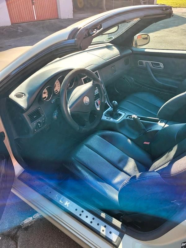 Gebraucht Mercedes SLK200 163 PS (119 kW) 2002 Andere farben Cabrio