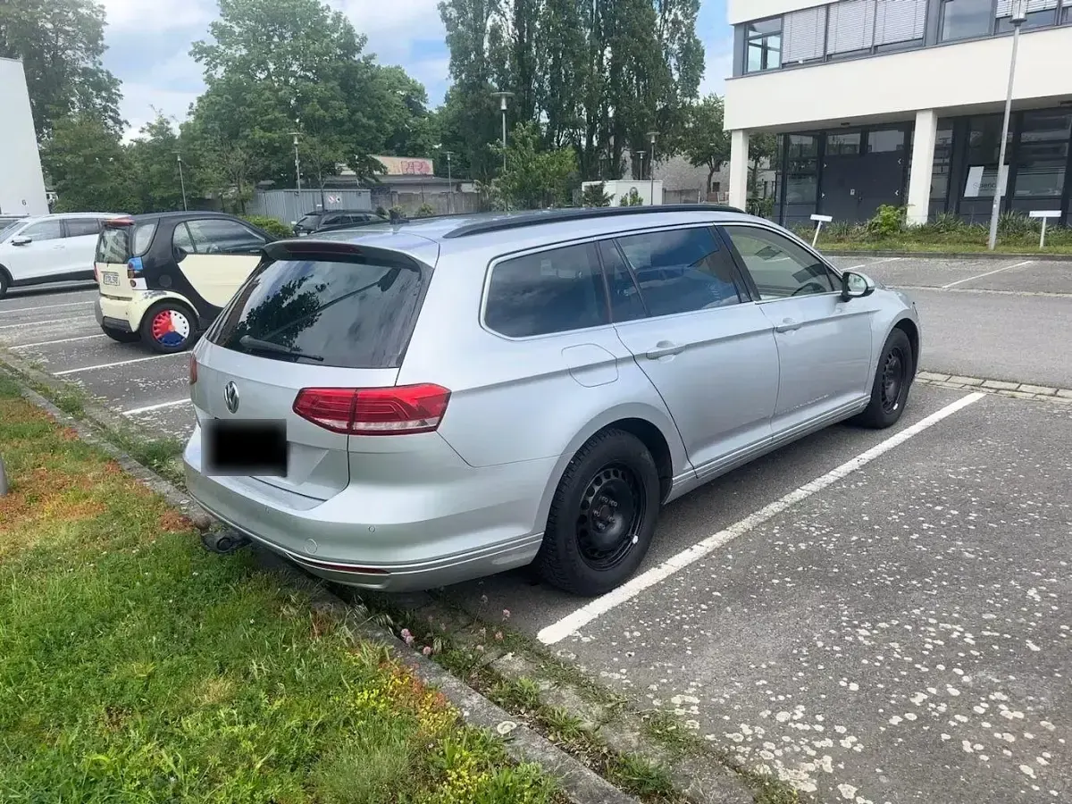 Gebraucht VW Passat Trendline 150 PS (110 kW) 2016 Silber Limousine