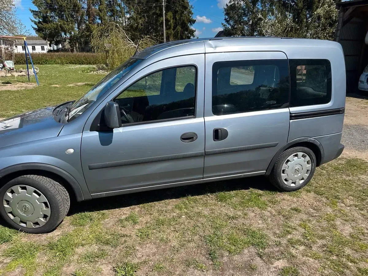 Usata Opel Combo 90 CV (66 kW) 2008 Argento Monovolume