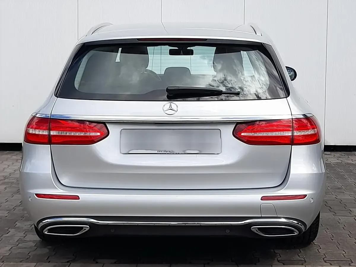 Gebraucht Mercedes E220 194 PS (142 kW) 2019 Silber metallic