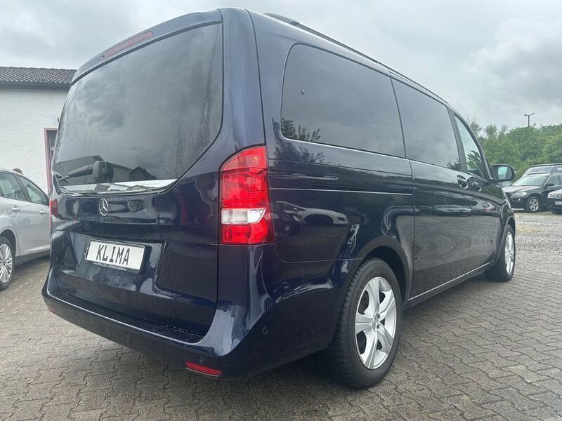 Blau Gebraucht 2015 Mercedes V250 Van / Kleinbus | 26.995 € (Fairer Preis) - Bild 1/4