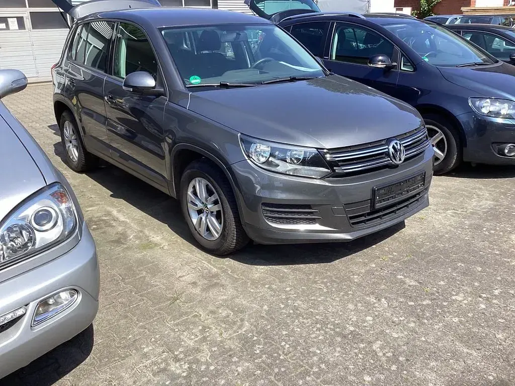 Gebraucht VW Tiguan Trendline 122 PS (89 kW) 2015 Grau SUV