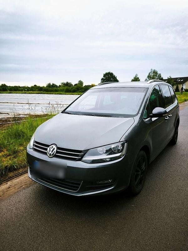 Gebraucht VW Sharan Comfortline 150 PS (110 kW) 2017 Grau Van / Kleinbus