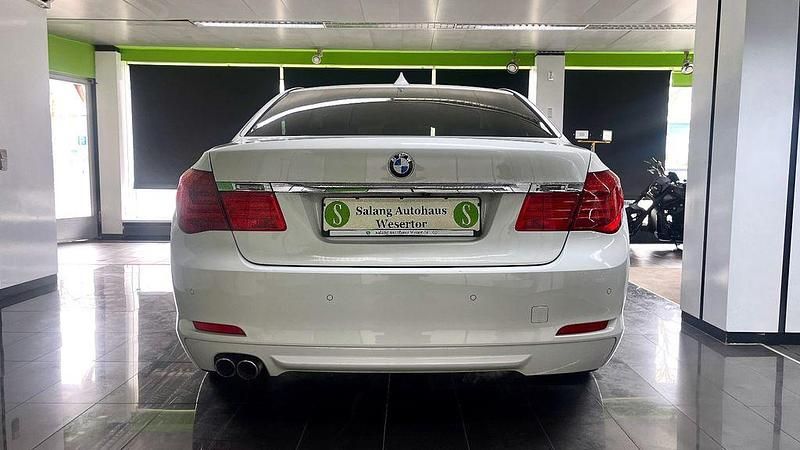 Gebraucht BMW 730 245 PS (180 kW) 2011 Weiß Limousine