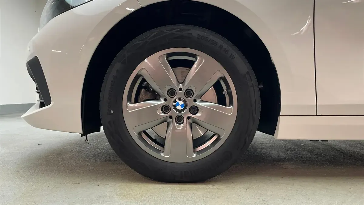 Gebraucht BMW 118 Advantage 136 PS (100 kW) 2023 Alpinweiß uni Kleinwagen