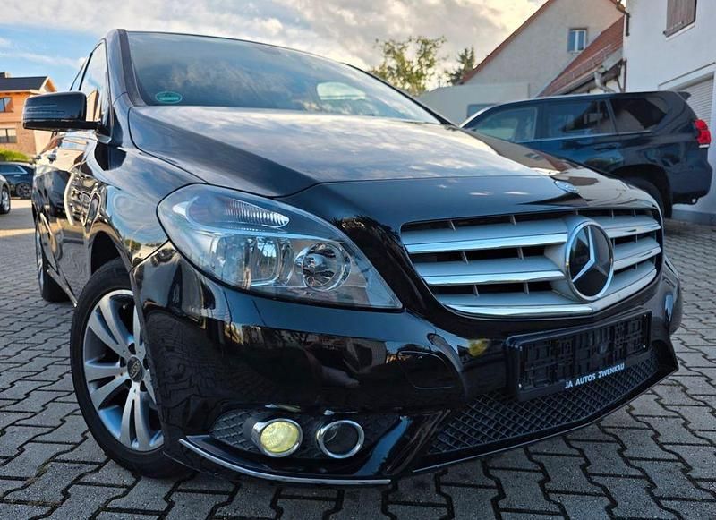 Schwarz Gebraucht 2012 Mercedes B180 Van / Kleinbus | 4.599 € (Guter Preis) - Bild 1/4