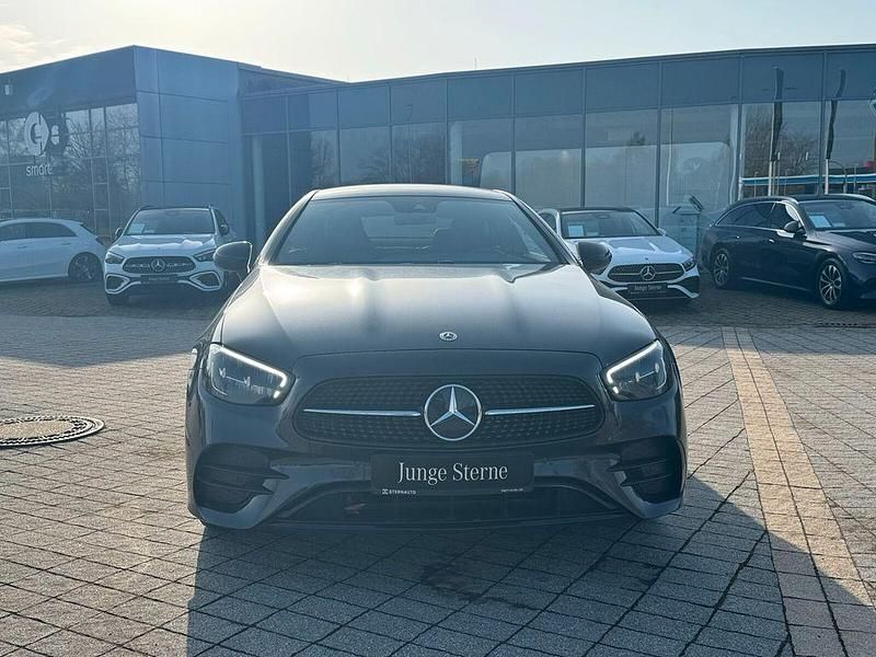 Gebraucht Mercedes E200 AMG line 197 PS (144 kW) 2023 Metalliclack graphitgrau Coupé