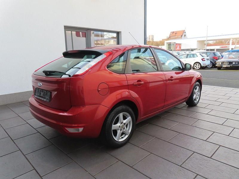 Gebraucht Ford Focus Style 101 PS (74 kW) 2009 Rot Limousine