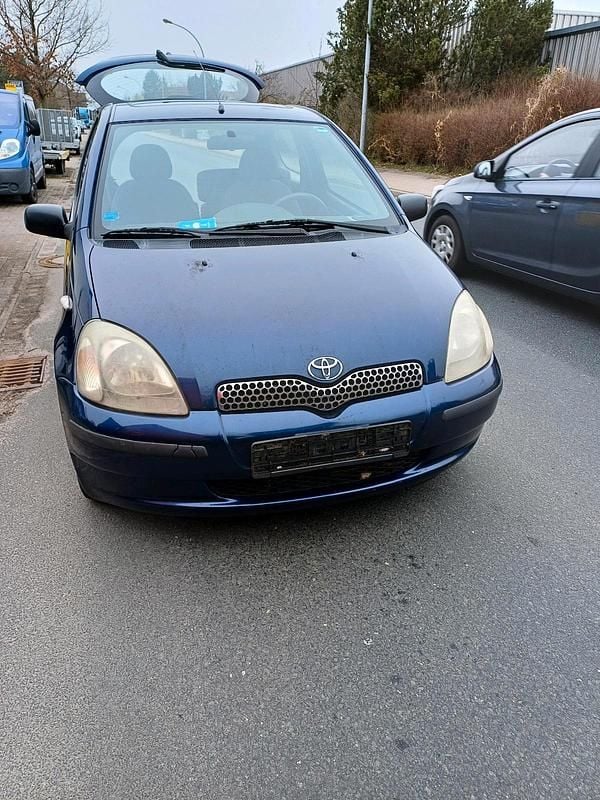 Gebraucht Toyota Yaris 88 PS (64 kW) 2000 Blau Limousine