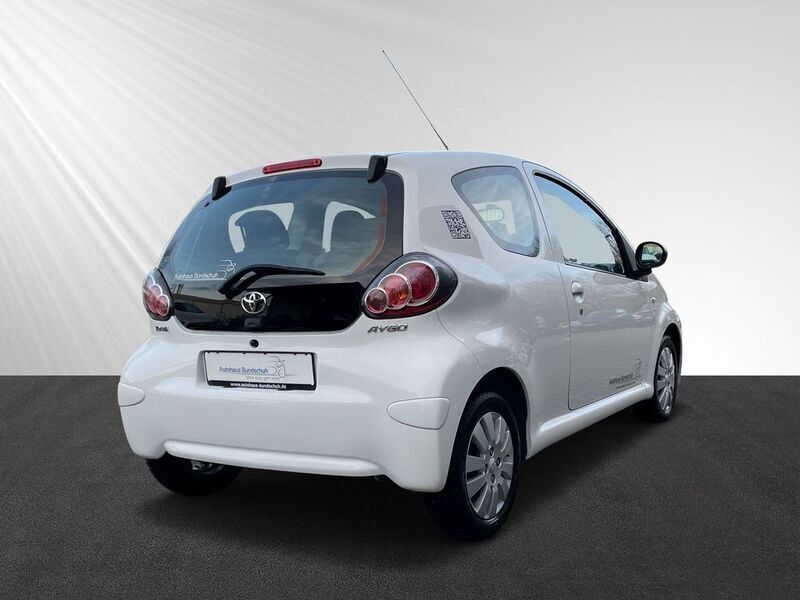 Gebraucht Toyota Aygo Cool 68 PS (50 kW) 2013 Pianosaweiß Kleinwagen