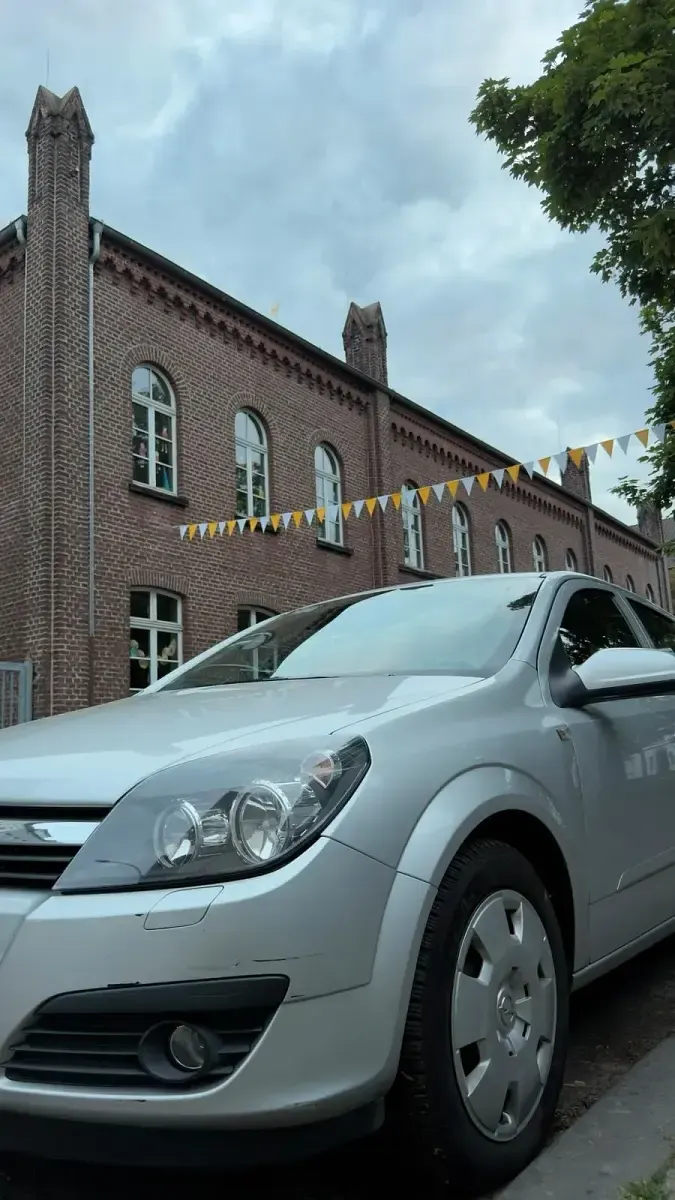 Gebraucht Opel Astra 77 PS (56 kW) 2006 Silber Limousine