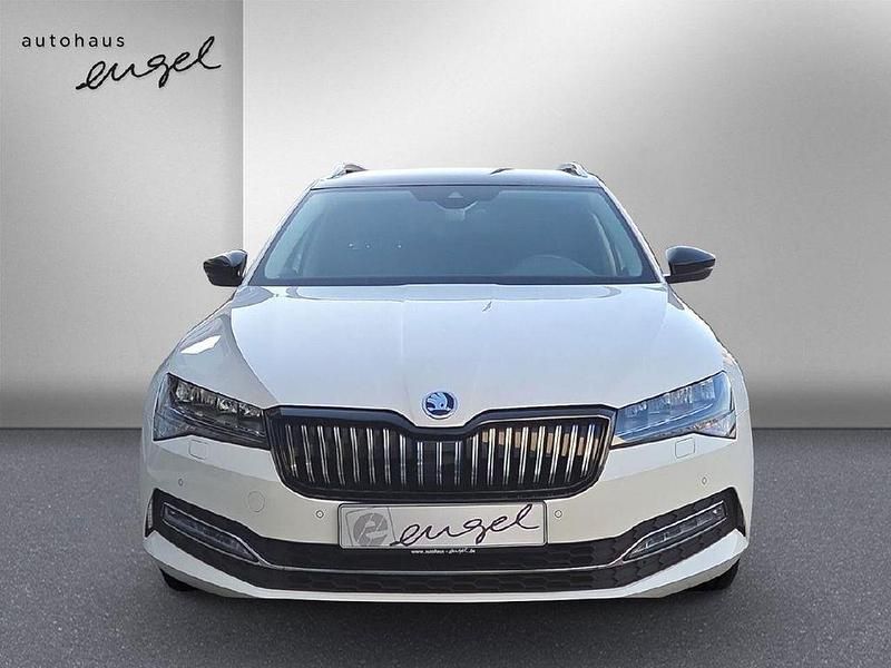 Używany Skoda Superb Style 190 KM (139 kW) 2019 Biały Kombi