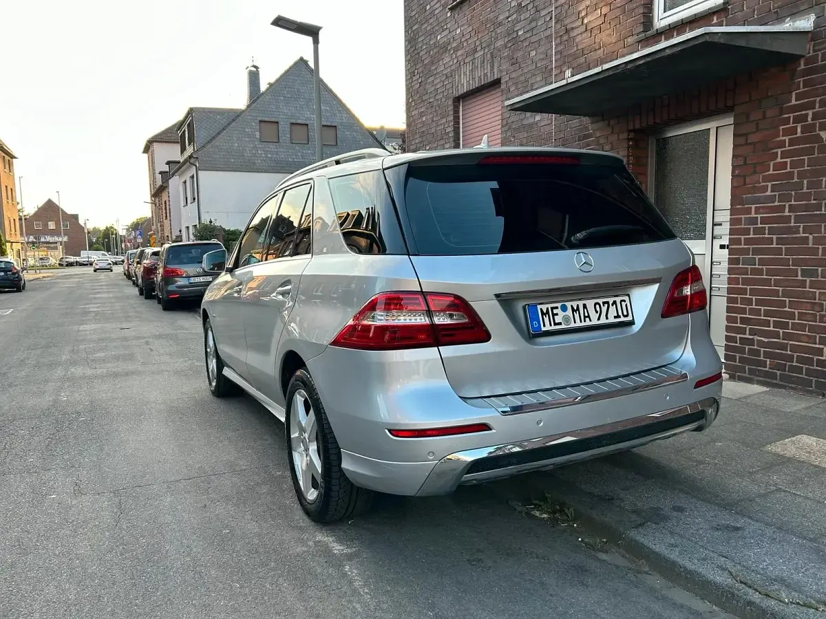 Używany Mercedes ML250 204 KM (150 kW) 2012 Srebrny SUV
