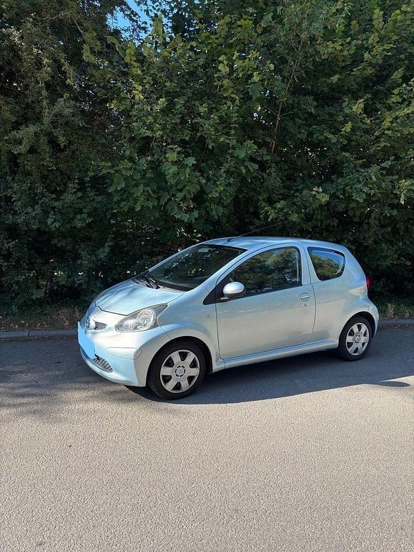 Blau Gebraucht 2007 Toyota Aygo Kleinwagen | 2.390 € (Fairer Preis) - Bild 1/4