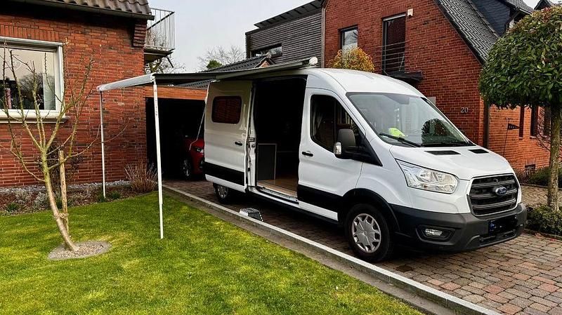 Second-hand Ford Transit 131 CP (96 kW) 2019 Alb Monovolum
