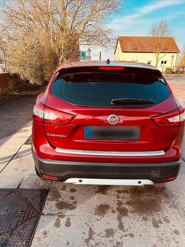 Gebraucht Nissan Qashqai 131 PS (96 kW) 2016 Rot SUV
