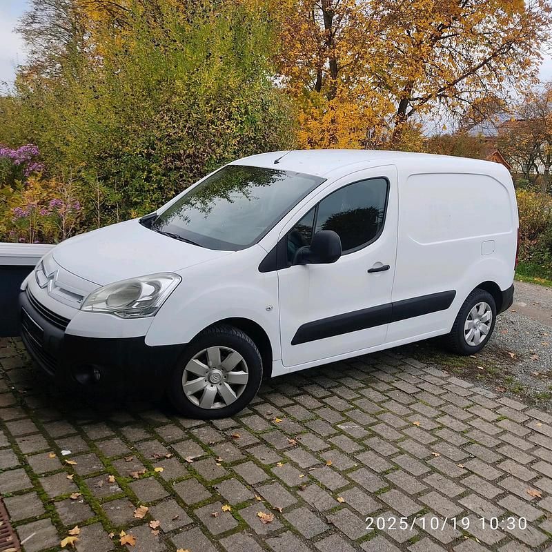 Weiß Gebraucht 2011 Citroën Berlingo Van / Kleinbus | 4.999 € (Guter Preis) - Bild 1/4