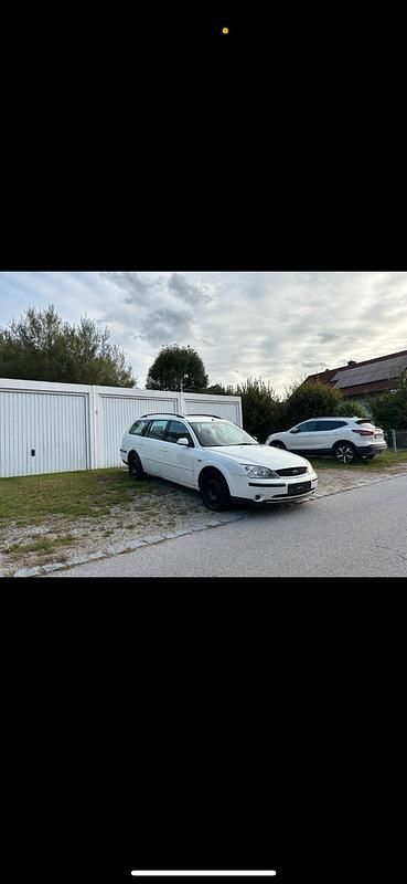 Weiß Gebraucht 2003 Ford Mondeo Kombi | 250 € - Bild 1/4