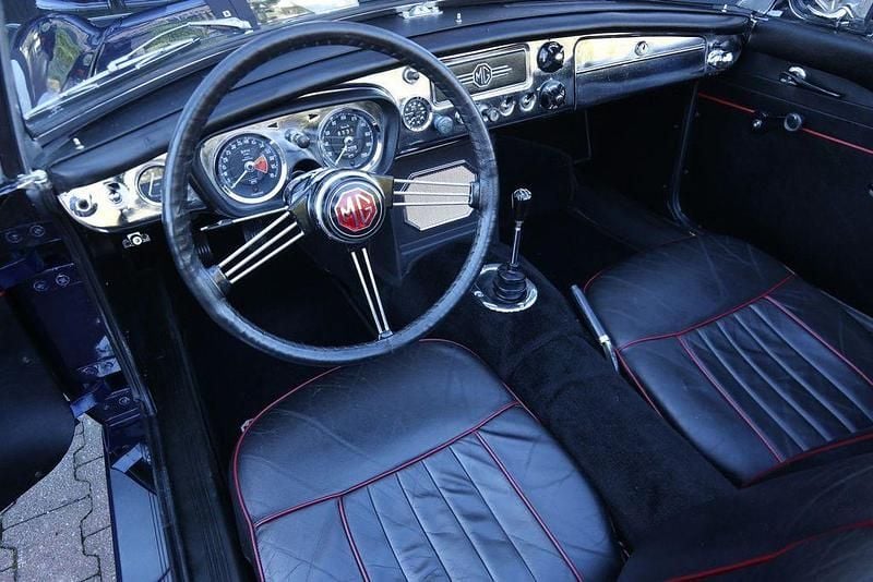 Second-hand MG B 95 CP (69 kW) 1966 Albastru Cabrio