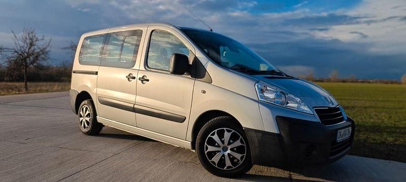 Gebraucht Peugeot TePee 128 PS (94 kW) 2012 Silber Van / Kleinbus