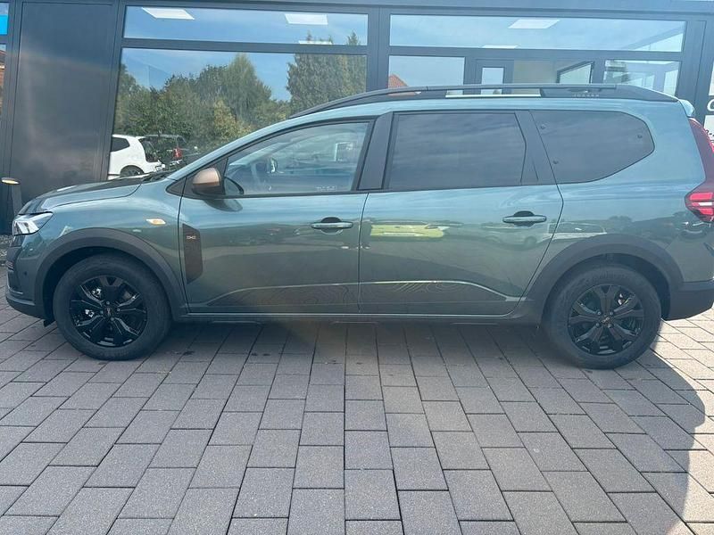 Neu Dacia Jogger Extreme 94 PS (69 kW) 2025 Grün Van / Kleinbus