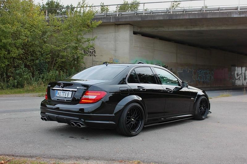 Schwarz Gebraucht 2010 Mercedes C63 AMG AMG Limousine | 27.500 € - Bild 1/4