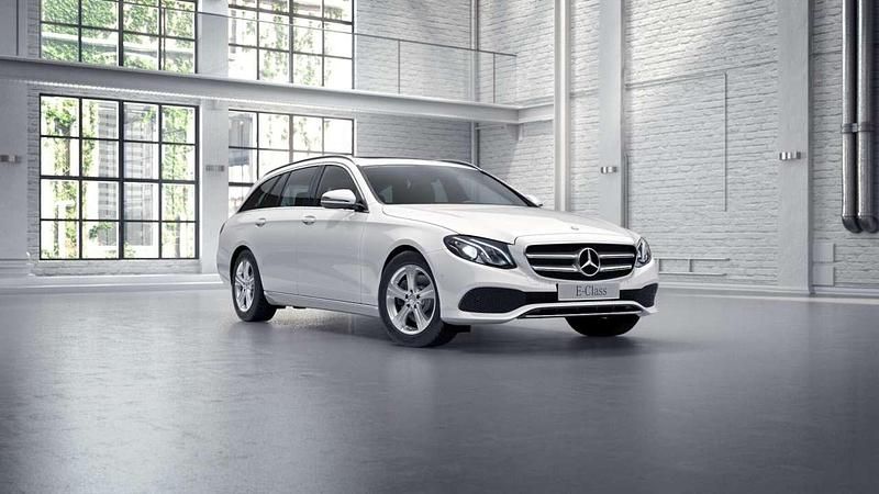 Gebraucht Mercedes E250 211 PS (155 kW) 2016 Unilack polarweiß Kombi
