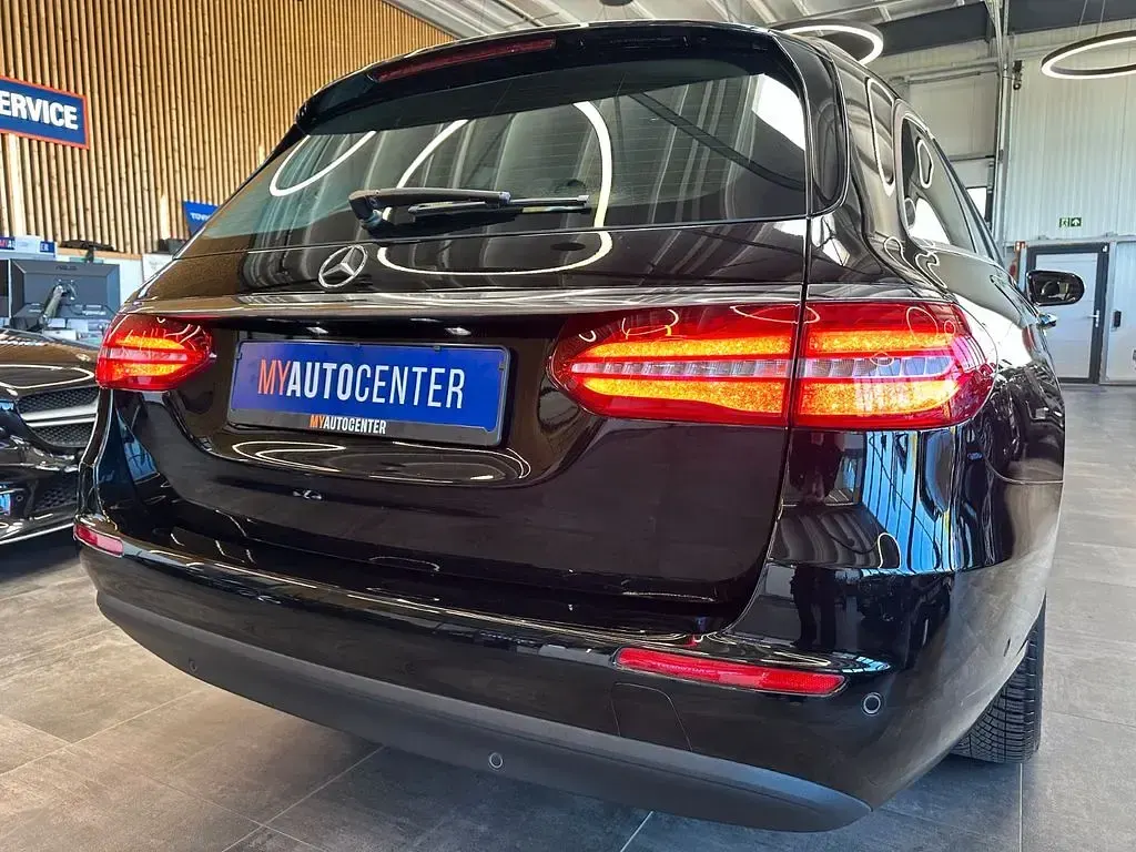 Second-hand Mercedes E200 150 CP (110 kW) 2017 Negru Berlinǎ