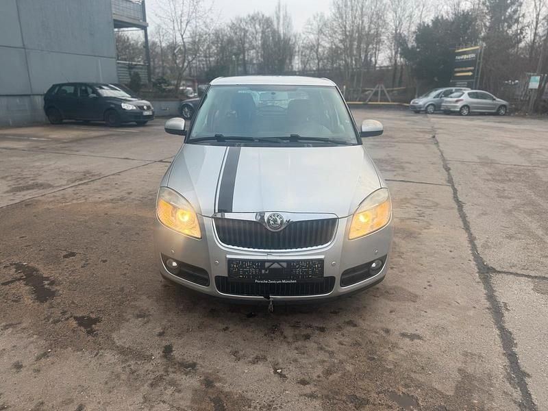 Silber Gebraucht 2007 Skoda Fabia Limousine | 2.200 € (Fairer Preis) - Bild 1/4