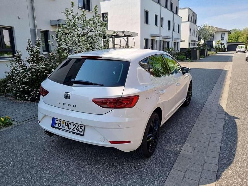 Second-hand Seat Leon 125 CP (91 kW) 2018 Alb Berlinǎ