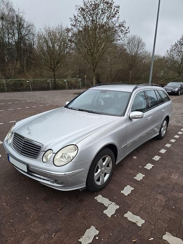 Silber Gebraucht 2005 Mercedes E320 Avantgarde Kombi | 3.900 € (Superpreis) - Bild 1/4