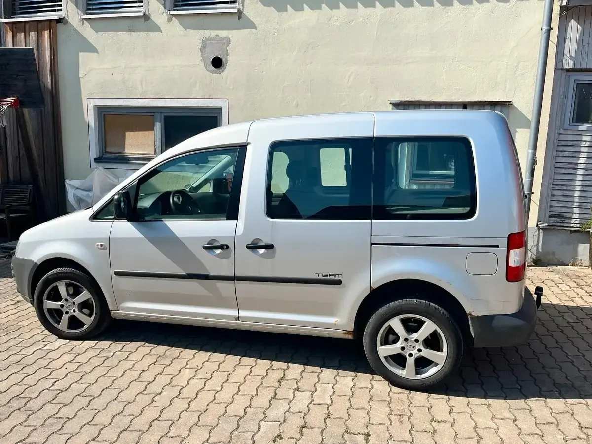 Gebraucht VW Caddy Life 105 PS (77 kW) 2010 Silber Van / Kleinbus
