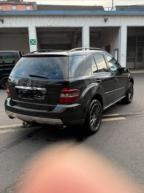 Gebraucht Mercedes ML320 211 PS (155 kW) 2008 Braun SUV