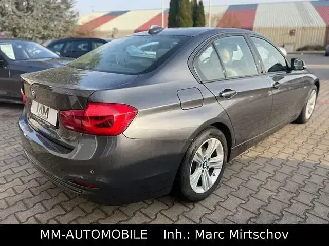 Gebraucht BMW 320 Sport Line 190 PS (139 kW) 2017 Andere Limousine