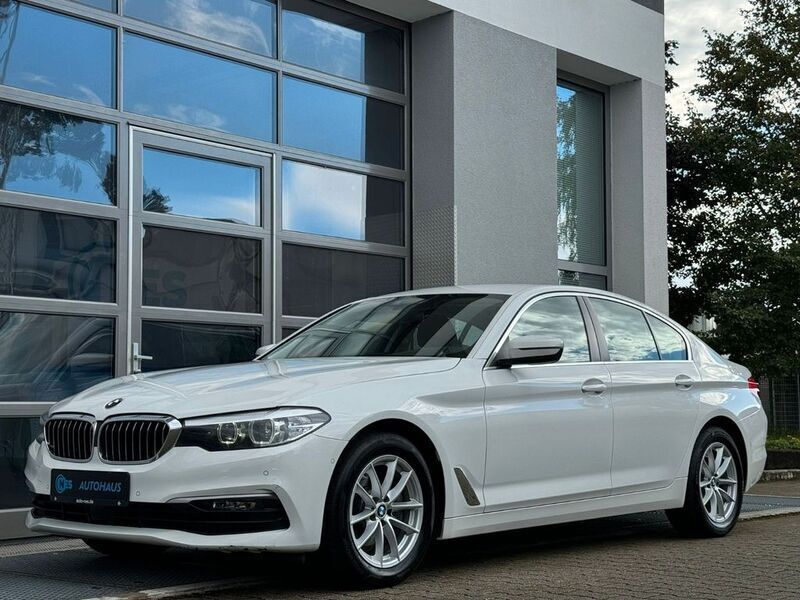 Alpinweiss 3 Gebraucht 2020 BMW 520 Performance Limousine | 21.790 € (Guter Preis) - Bild 1/4