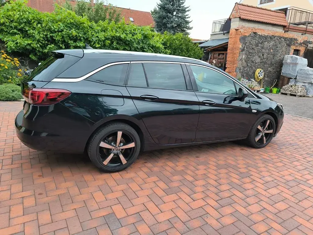 Gebraucht Opel Astra Innovation 136 PS (100 kW) 2019 Blau Kombi