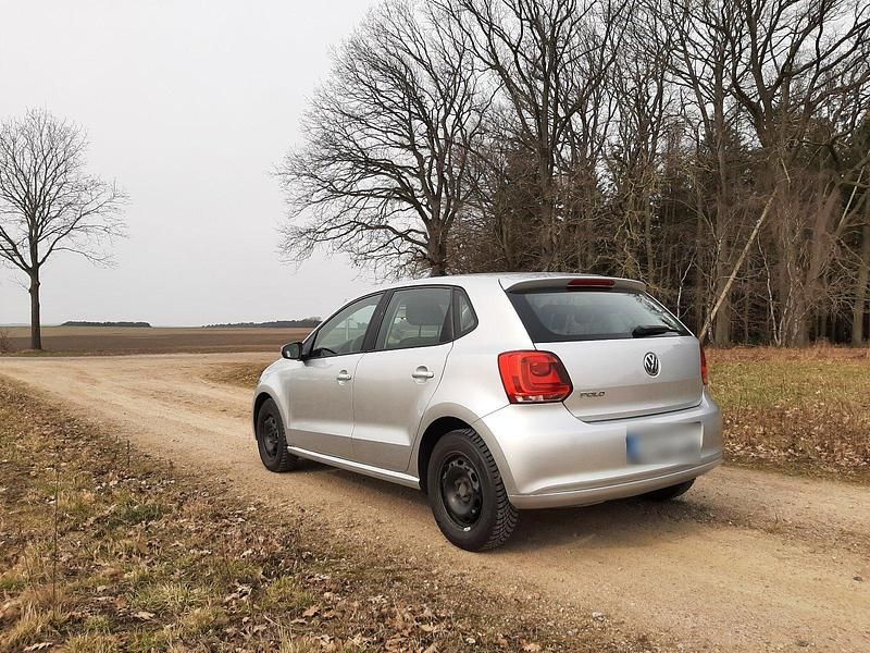 Gebraucht VW Polo 69 PS (50 kW) 2011 Grau Kleinwagen