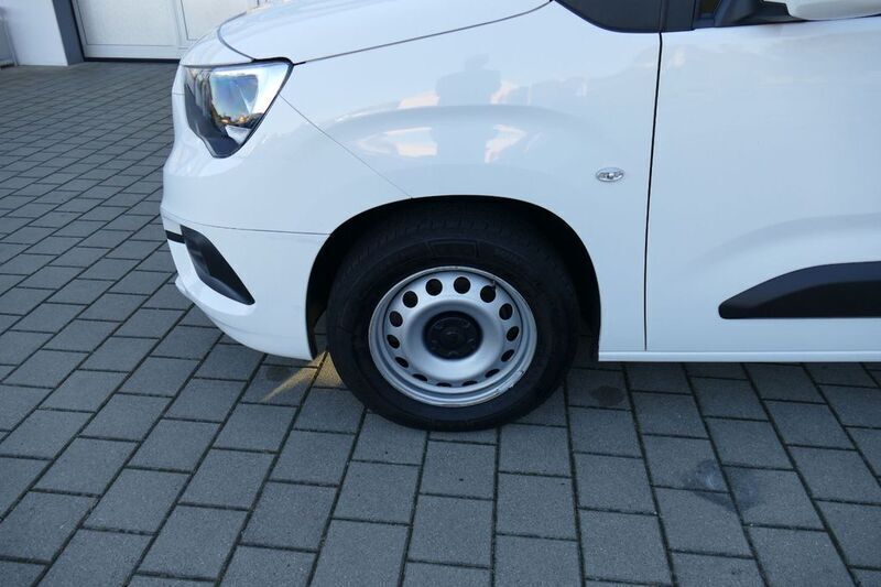 Gebraucht Opel Combo Edition 131 PS (96 kW) 2020 Weiß Van / Kleinbus