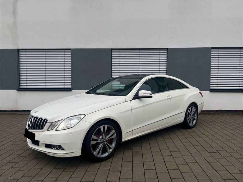 Weiß Gebraucht 2010 Mercedes E200 Coupé | 12.999 € (Etwas zu teuer) - Bild 1/4